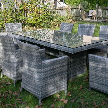 Family Wellhouse Green Garden Direct In Salzburg, Sunny Big Garden, Up To 16 Pax, Bikes For Free, Bbq, Sunbeds, Parking For Free, 15 Min Sound Of Music מראה חיצוני תמונה