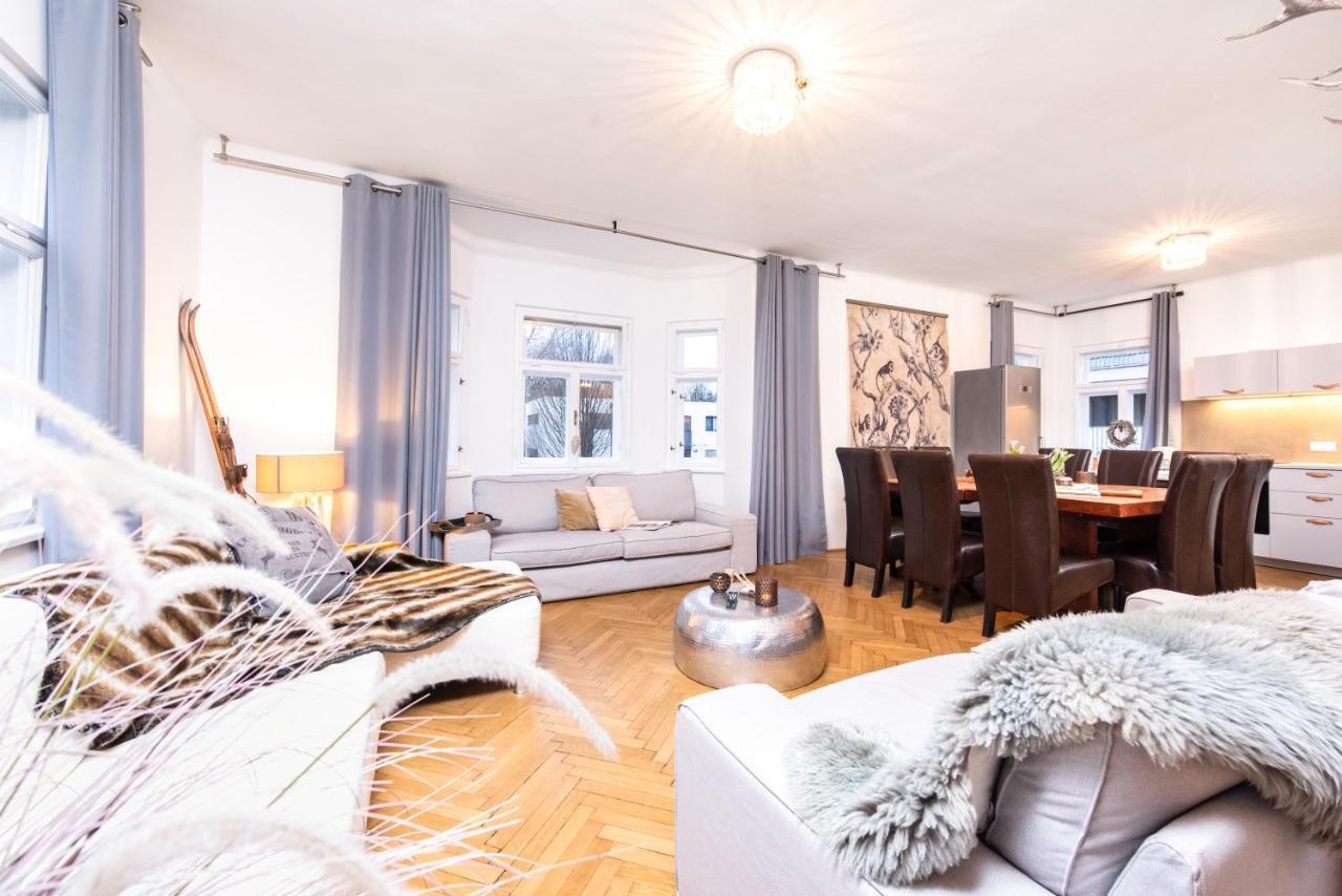 Family Wellhouse Green Garden Direct In Salzburg, Sunny Big Garden, Up To 16 Pax, Bikes For Free, Bbq, Sunbeds, Parking For Free, 15 Min Sound Of Music מראה חיצוני תמונה