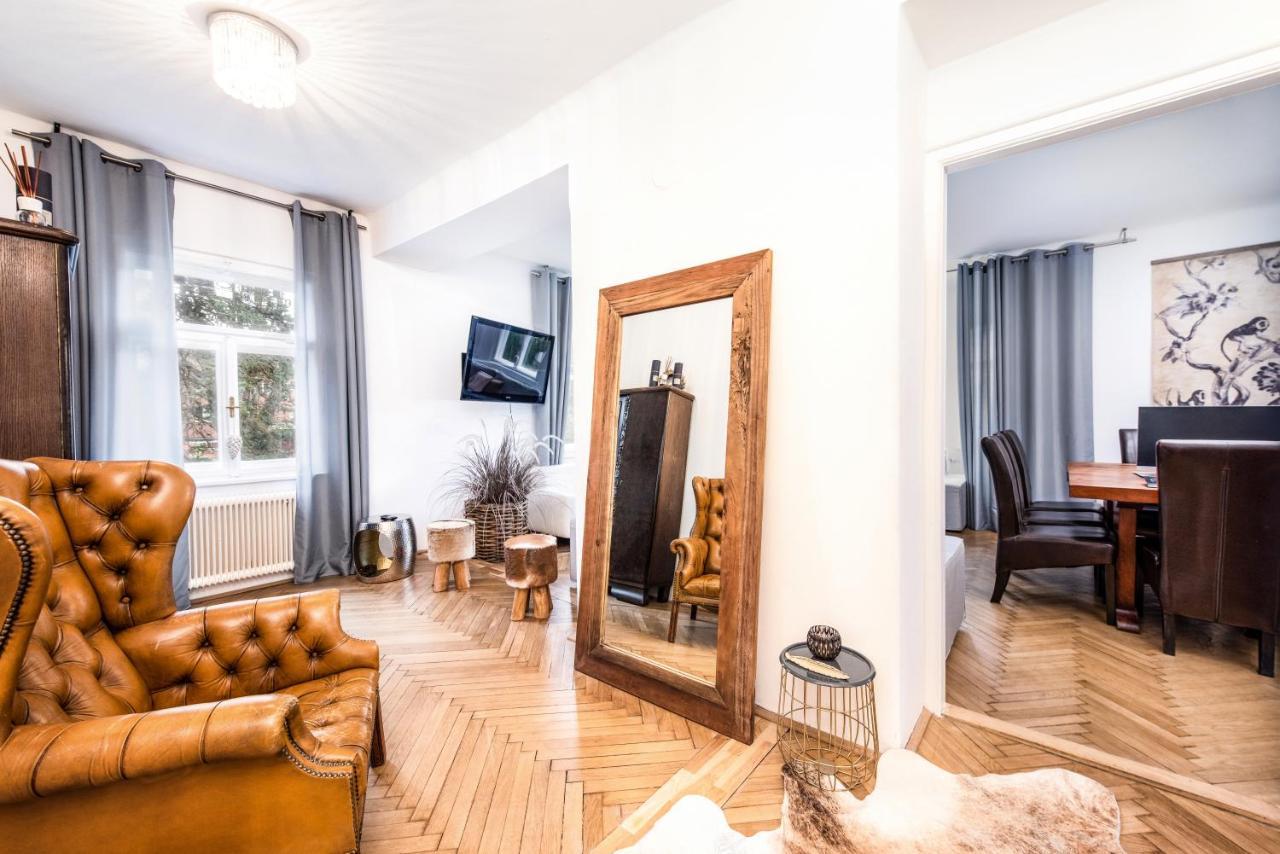 Family Wellhouse Green Garden Direct In Salzburg, Sunny Big Garden, Up To 16 Pax, Bikes For Free, Bbq, Sunbeds, Parking For Free, 15 Min Sound Of Music מראה חיצוני תמונה