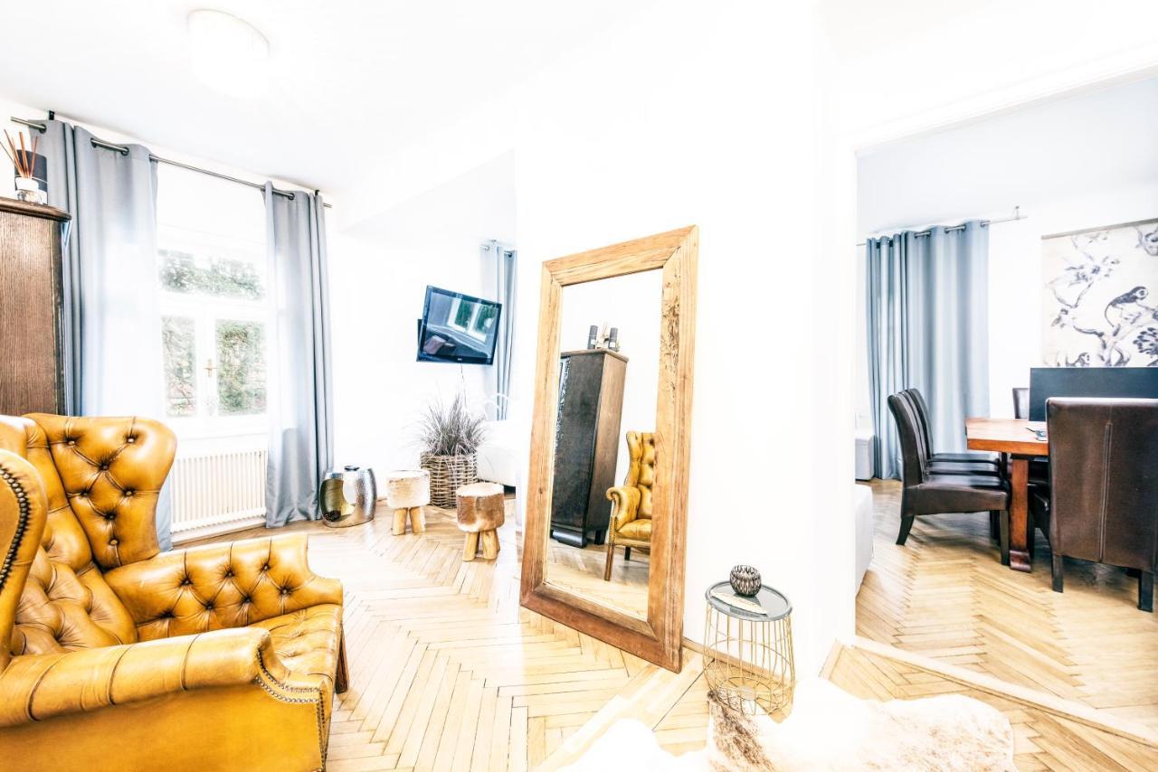 Family Wellhouse Green Garden Direct In Salzburg, Sunny Big Garden, Up To 16 Pax, Bikes For Free, Bbq, Sunbeds, Parking For Free, 15 Min Sound Of Music מראה חיצוני תמונה