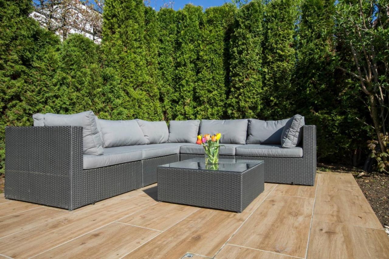 Family Wellhouse Green Garden Direct In Salzburg, Sunny Big Garden, Up To 16 Pax, Bikes For Free, Bbq, Sunbeds, Parking For Free, 15 Min Sound Of Music מראה חיצוני תמונה