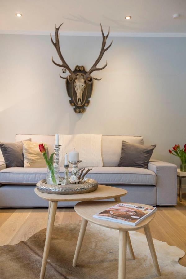 Family Wellhouse Green Garden Direct In Salzburg, Sunny Big Garden, Up To 16 Pax, Bikes For Free, Bbq, Sunbeds, Parking For Free, 15 Min Sound Of Music מראה חיצוני תמונה