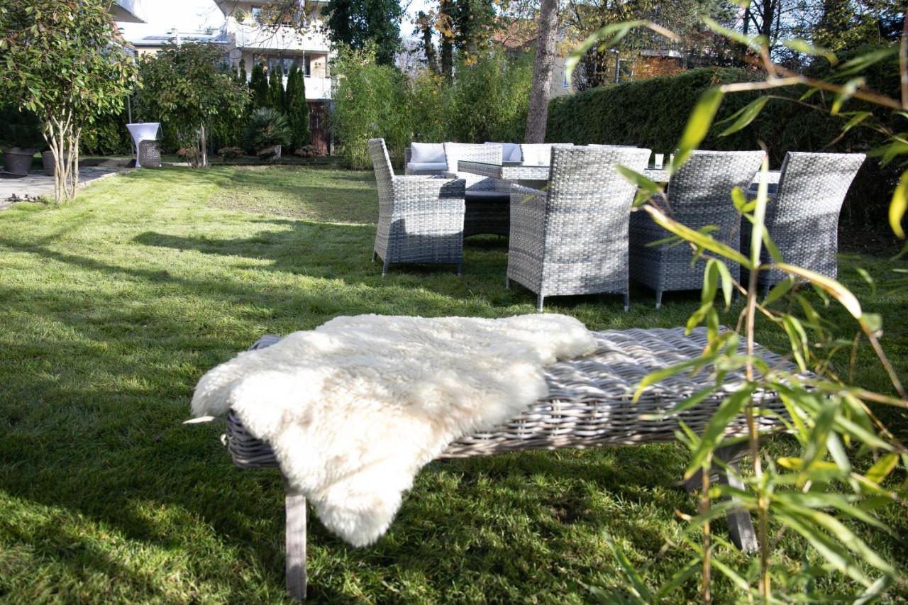 Family Wellhouse Green Garden Direct In Salzburg, Sunny Big Garden, Up To 16 Pax, Bikes For Free, Bbq, Sunbeds, Parking For Free, 15 Min Sound Of Music מראה חיצוני תמונה